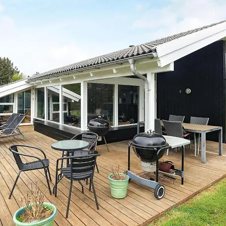 10 Person In Hj Rring * Lønstrup
